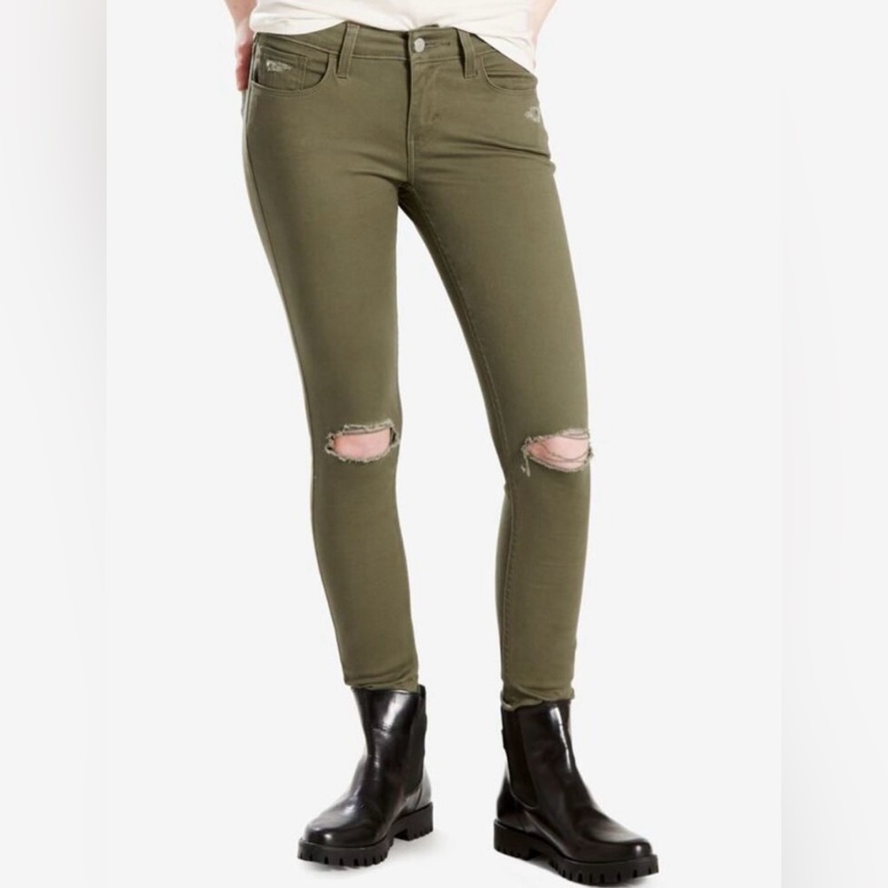 NWT- Levis 535 Super Skinny Jeans - Women’s Size 26